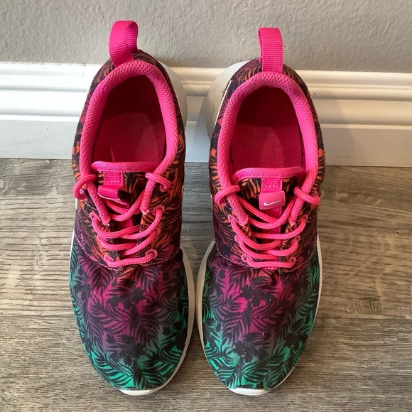 Girl’s Nike Roshe size 3Y Palm Tree Floral - Picture 3 of 5